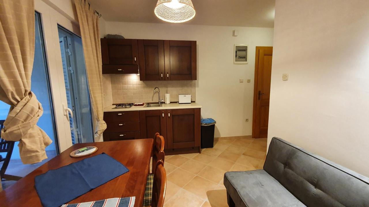 Sea Side Apartments 4* โนวีวีโนดอลสกี ภายนอก รูปภาพ
