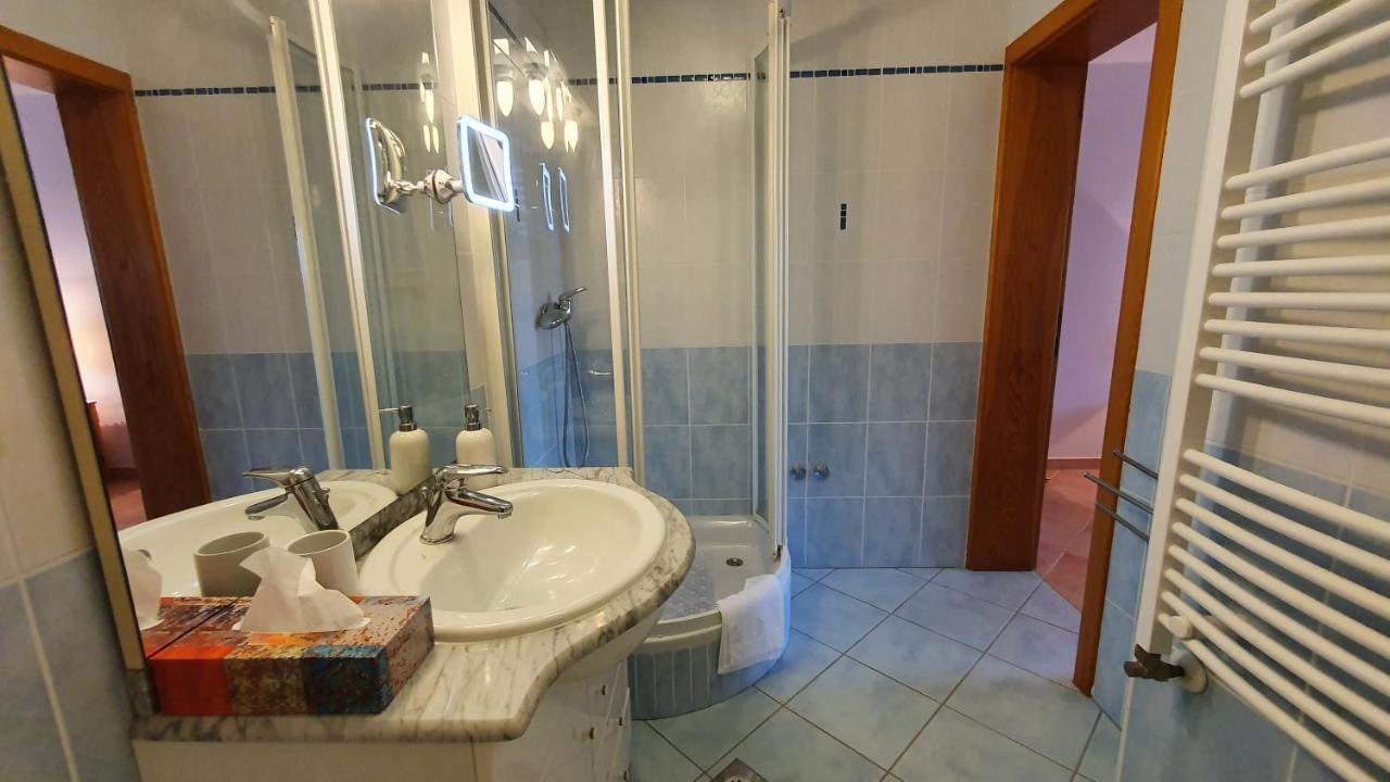 Sea Side Apartments 4* โนวีวีโนดอลสกี ภายนอก รูปภาพ
