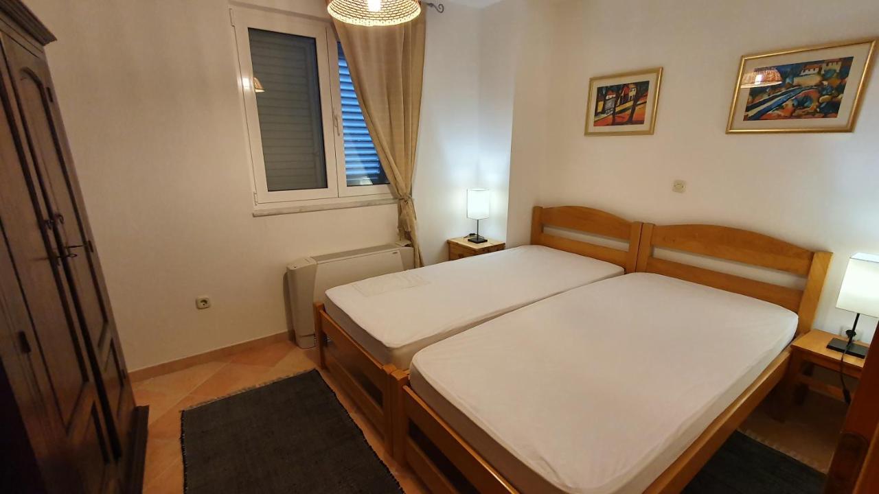 Sea Side Apartments 4* โนวีวีโนดอลสกี ภายนอก รูปภาพ