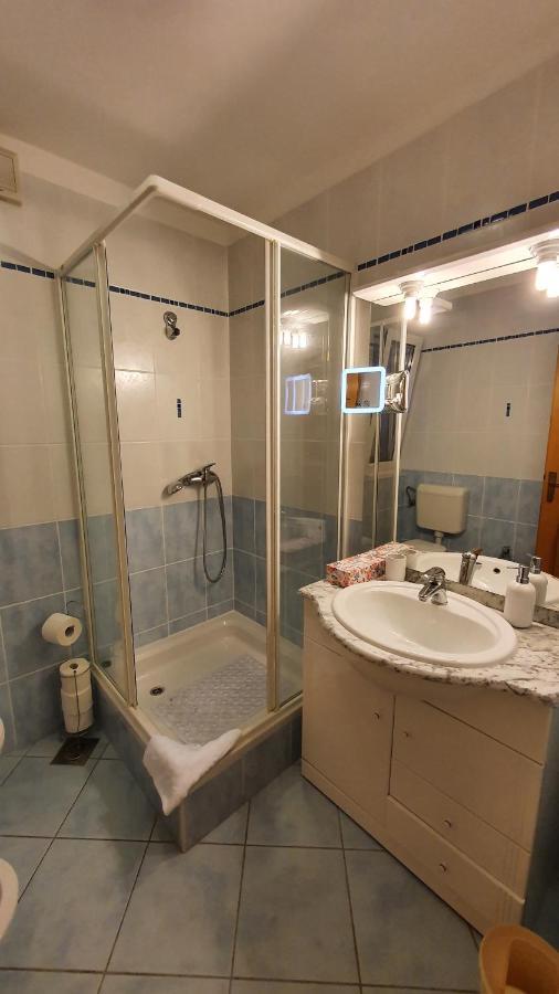Sea Side Apartments 4* โนวีวีโนดอลสกี ภายนอก รูปภาพ